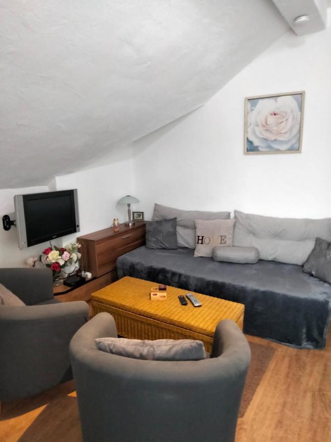 Ferienwohnung Neheim Mit Dennis Und Alexander Alexander Mit Klimaanlage Bagian luar foto