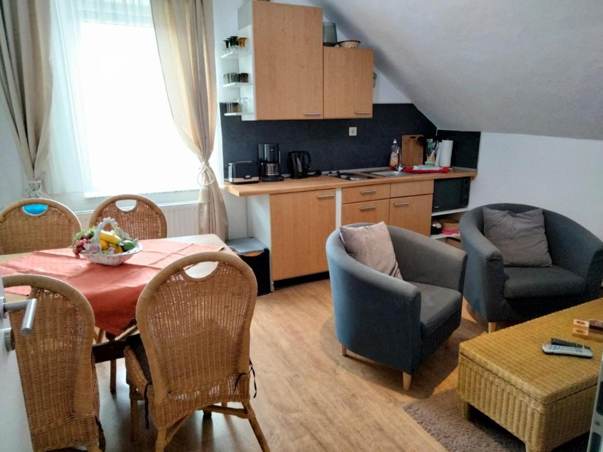 Ferienwohnung Neheim Mit Dennis Und Alexander Alexander Mit Klimaanlage Bagian luar foto