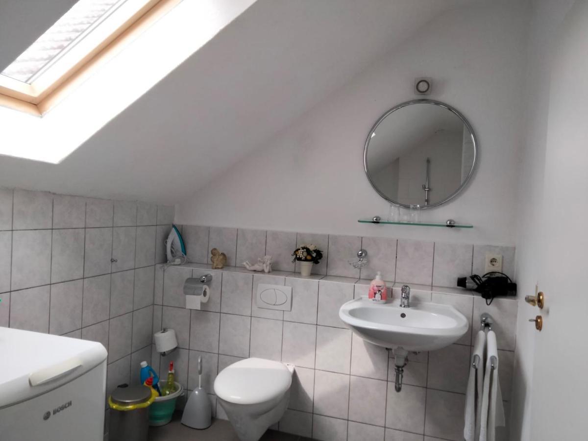 Ferienwohnung Neheim Mit Dennis Und Alexander Alexander Mit Klimaanlage Bagian luar foto